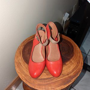 Miz Mooz Janna Shoes in Red Size 8.5